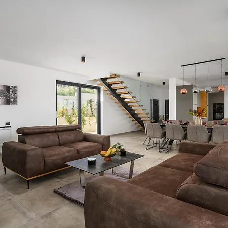 別荘 De La Vie Raša