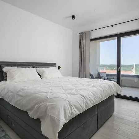 別荘 De La Vie Raša